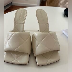 Worn once!! Classic Bottega Veneta Heels!